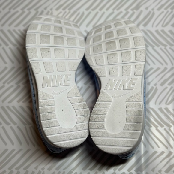 Nike Tanjun Shoe Youth size 6 Psychic Blue/Bleached Coral/White - Picture 5 of 6